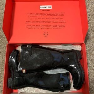 Gloss tall Hunter boots - FITS LIKE 6.5